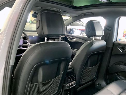 Used 2023 Audi Q4 e-tron Premium w/ Convenience Package image 11