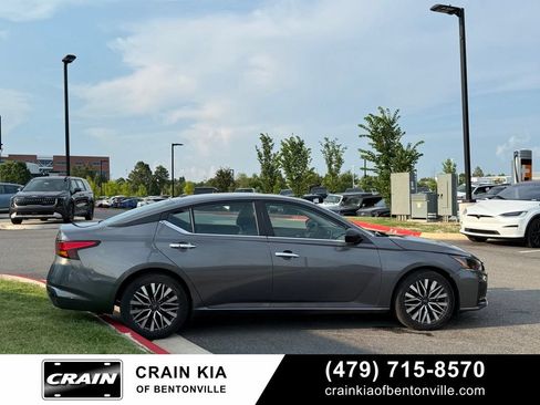 Used 2024 Nissan Altima 2.5 SV FWD image 8