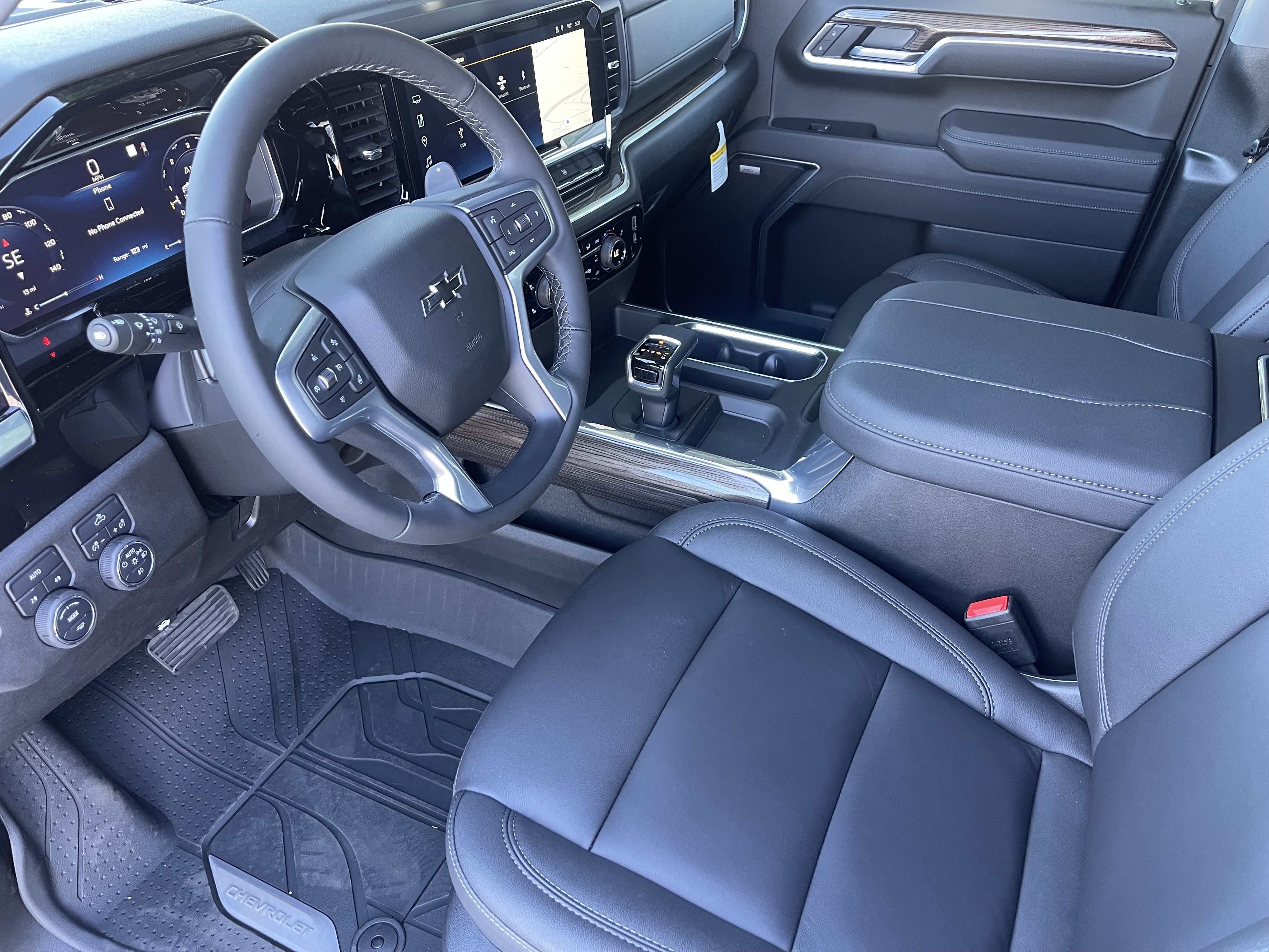 New 2026 Chevrolet Silverado 1500 RST w/ Redline Edition AWD/4WD image 10