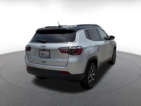 Used 2025 Jeep Compass Limited AWD/4WD image 15