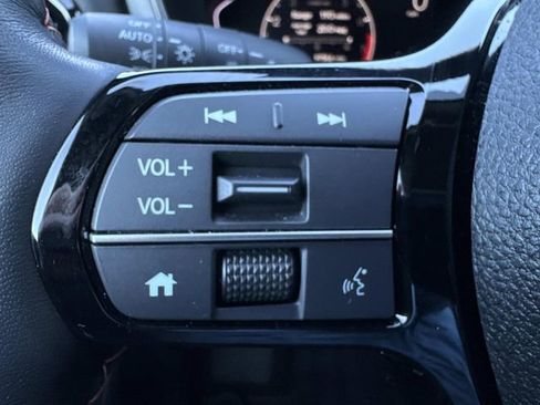 Used 2025 Honda Pilot TrailSport image 21