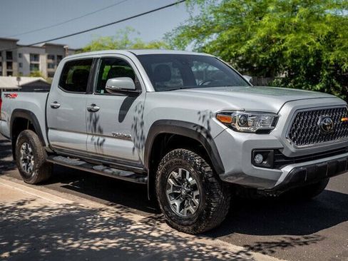Used 2019 Toyota Tacoma TRD Off-Road AWD/4WD image 7
