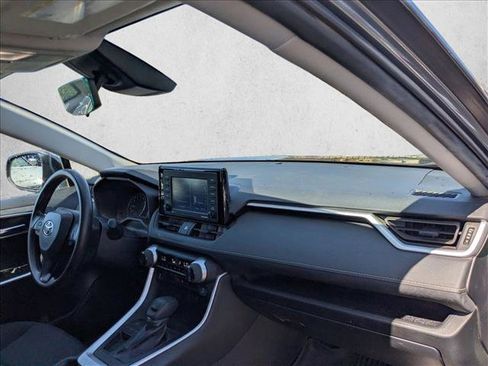 Used 2022 Toyota RAV4 XLE w/ Convenience Package FWD image 18