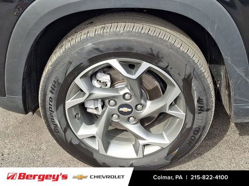 Certified 2025 Chevrolet Trax LT w/ LT Convenience Package image 9