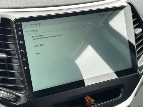 Used 2014 Jeep Cherokee Sport image 27