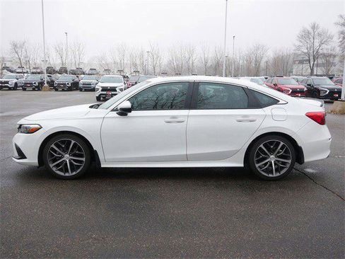 Used 2022 Honda Civic Touring image 4