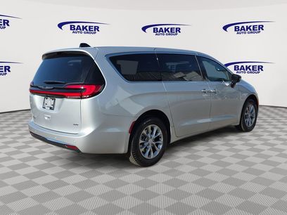 New 2026 Chrysler Pacifica Select