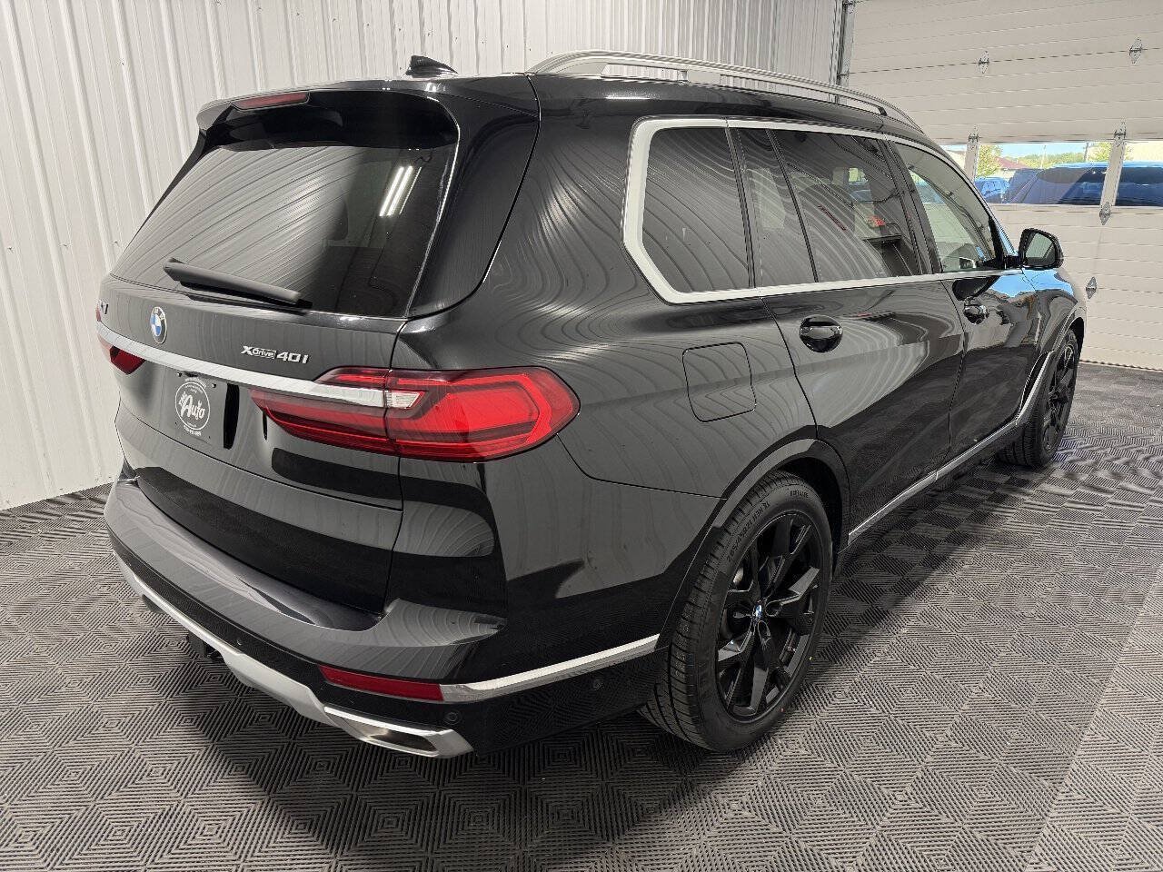 Used 2022 BMW X7 xDrive40i w/ Premium Package AWD/4WD image 3