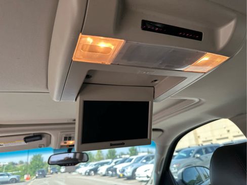Used 2013 Chevrolet Suburban LT AWD/4WD image 12