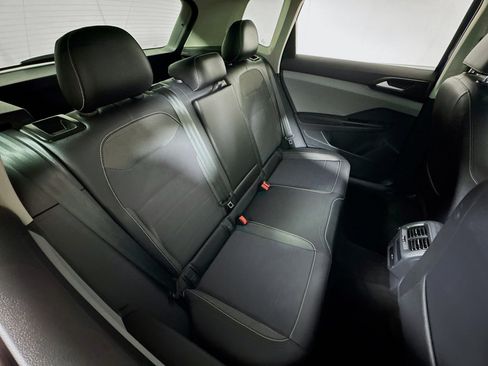 Used 2023 Volkswagen Taos SE w/ Panoramic Sunroof Package FWD image 27