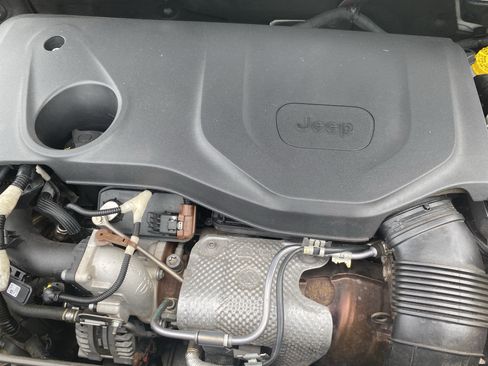 Used 2020 Jeep Renegade Altitude AWD/4WD image 23