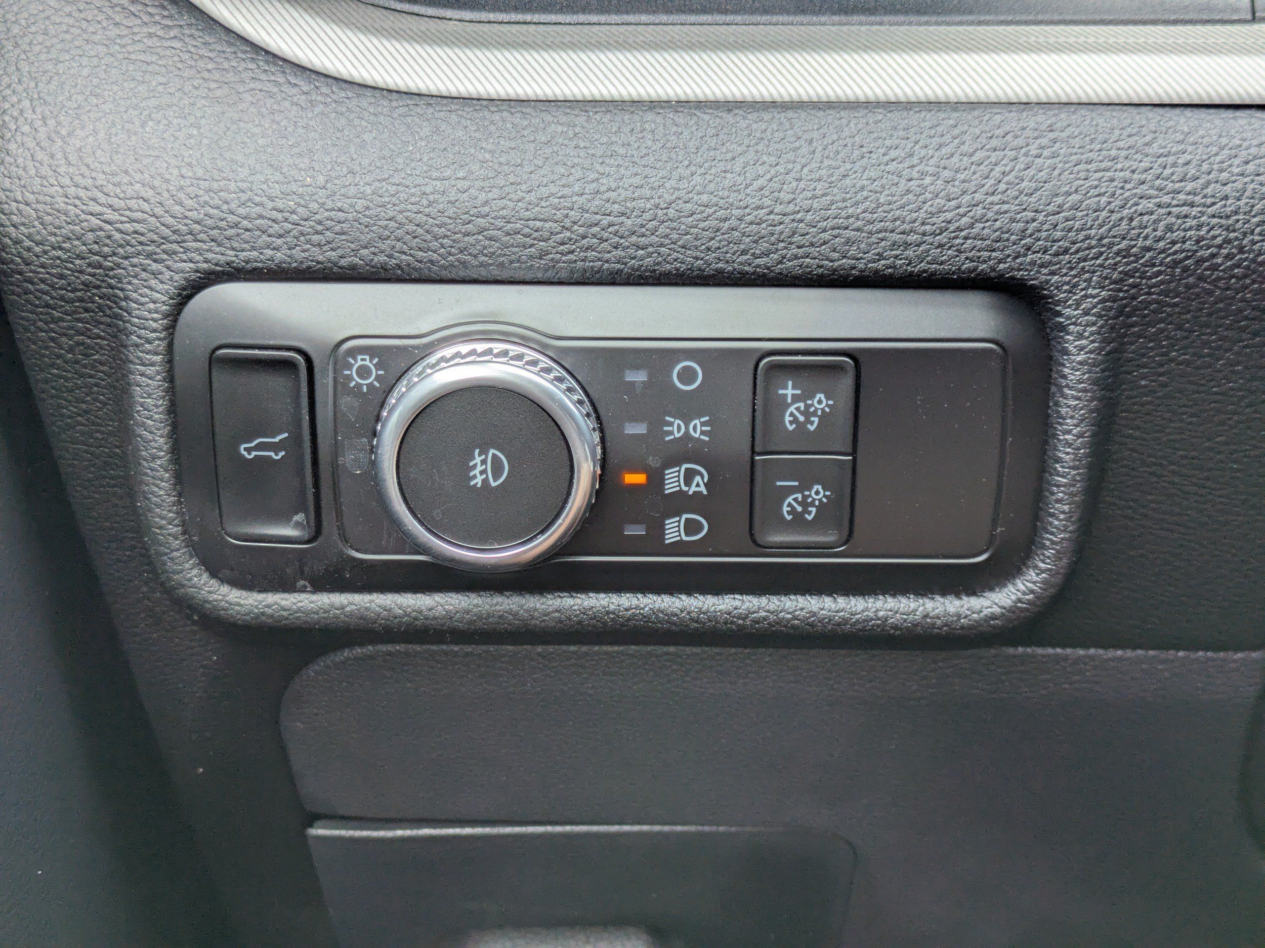 Used 2023 Ford Explorer XLT w/ Equipment Group 202A RWD image 21
