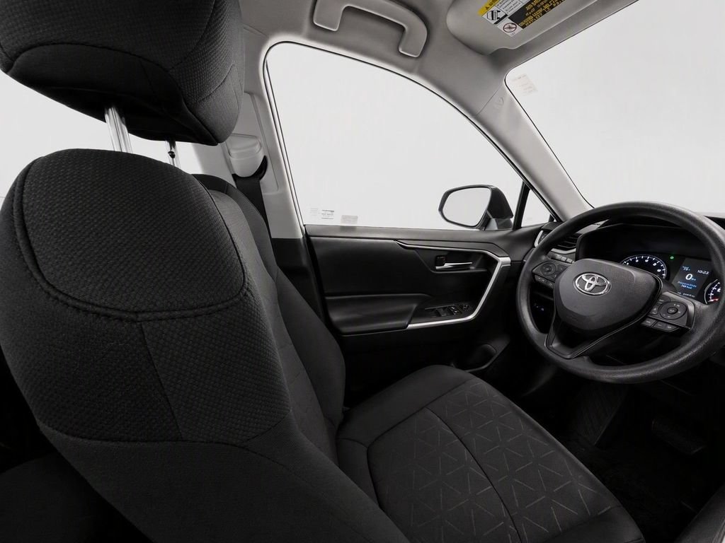 Used 2020 Toyota RAV4 XLE AWD/4WD image 19