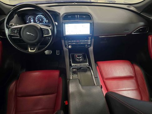 Used 2018 Jaguar F-PACE R-Sport image 21