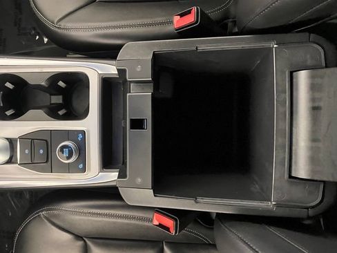 Used 2022 Ford Explorer XLT w/ Equipment Group 202A image 29