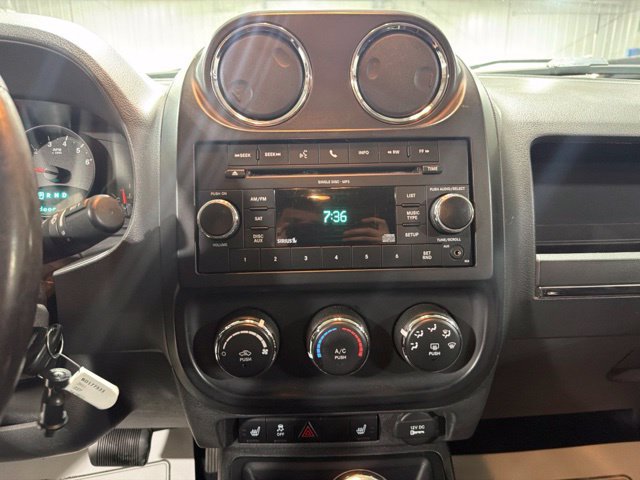 Used 2011 Jeep Patriot Latitude AWD/4WD image 23