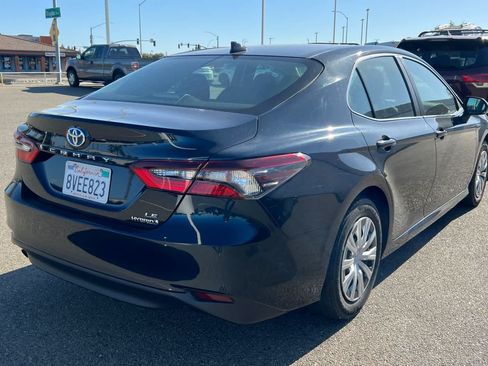 Used 2021 Toyota Camry LE FWD image 4