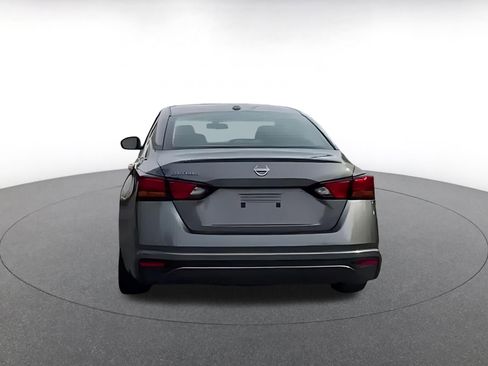 Used 2025 Nissan Altima 2.5 SV image 11