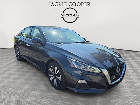 Used 2022 Nissan Altima 2.5 SV w/ SV Premium Package FWD image 3