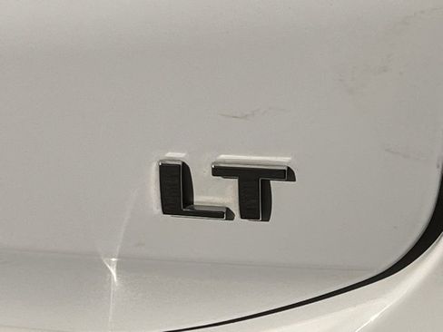 Used 2021 Chevrolet Equinox LT image 34