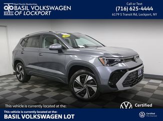 Certified 2025 Volkswagen Taos SE w/ Panoramic Sunroof Package AWD/4WD video 1