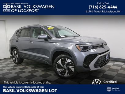 Certified 2025 Volkswagen Taos SE w/ Panoramic Sunroof Package