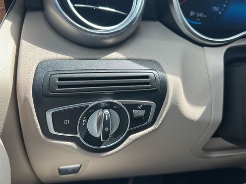 Used 2021 Mercedes-Benz GLC 300 4MATIC image 23