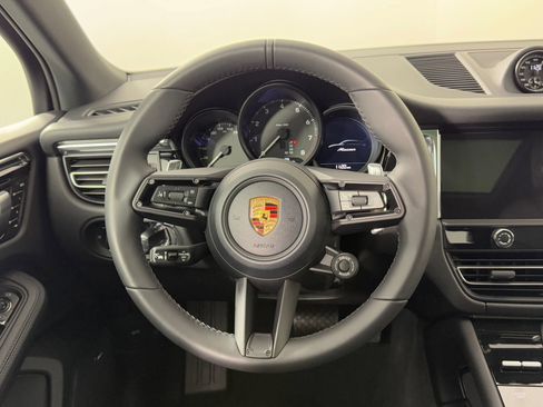 Certified 2026 Porsche Macan AWD/4WD image 11