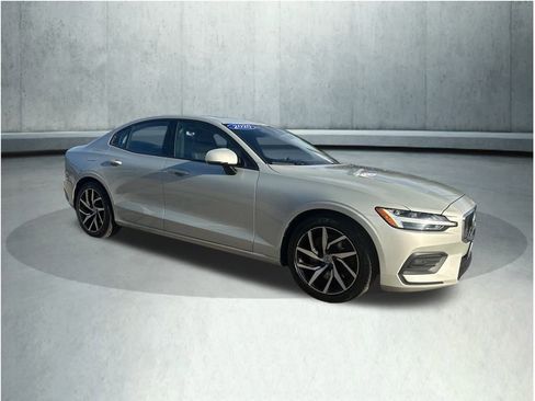 Used 2020 Volvo S60 T6 Momentum image 4