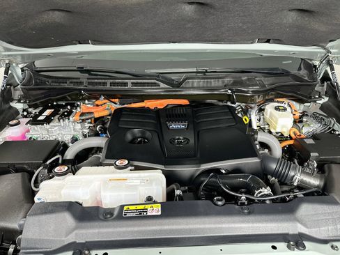 Used 2025 Toyota Tundra Platinum AWD/4WD image 31
