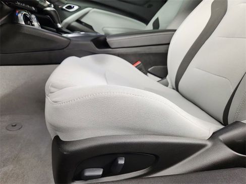 Used 2021 Chevrolet Camaro LT w/ Technology Package image 11