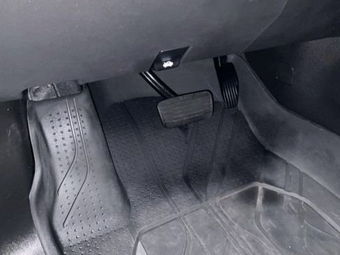 Used 2023 Chevrolet Silverado 1500 ZR2 image 38