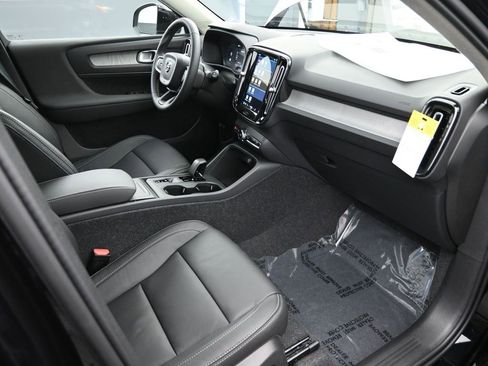 New 2025 Volvo XC40 B5 Core w/ Protection Package Premier image 37