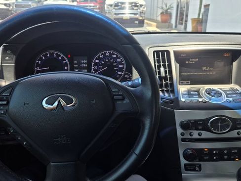 Used 2013 INFINITI G37 Convertible w/ Premium Pkg RWD image 5