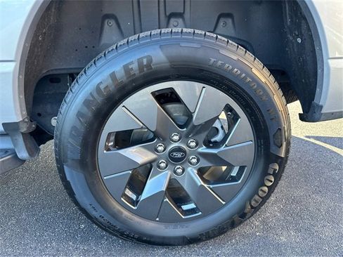 Used 2024 Ford F150 Lightning Lariat image 14