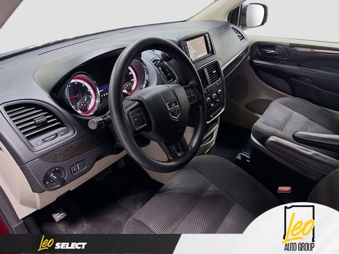 Used 2020 Dodge Grand Caravan SE image 9