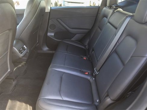 Used 2022 Tesla Model Y Long Range image 19