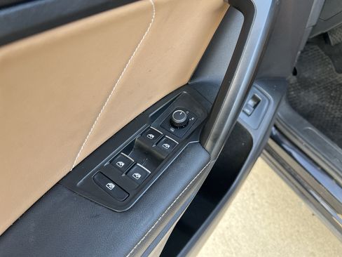 Used 2024 Volkswagen Tiguan SE FWD image 13