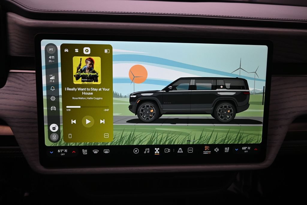 Used 2025 Rivian R1S Premium Dual AWD/4WD image 15