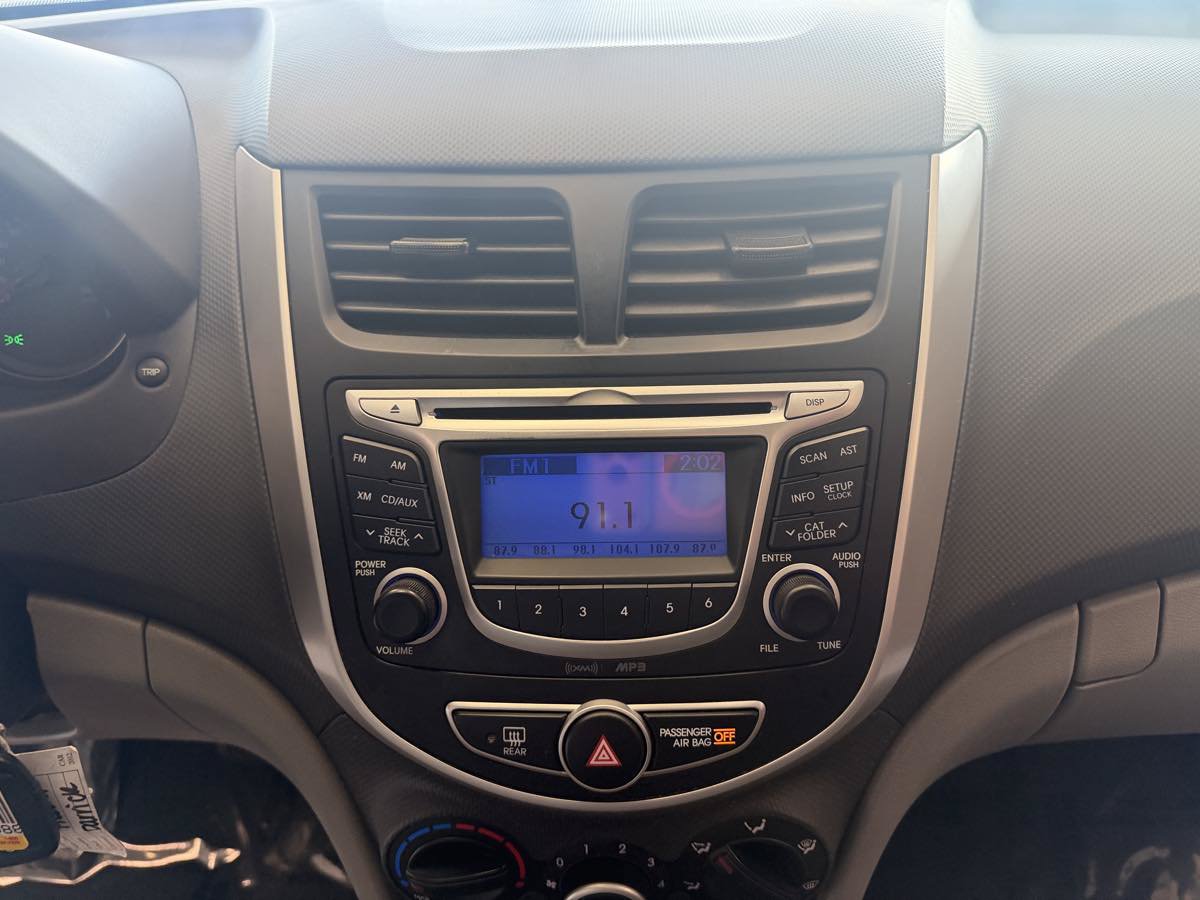 Used 2013 Hyundai Accent GLS FWD image 15
