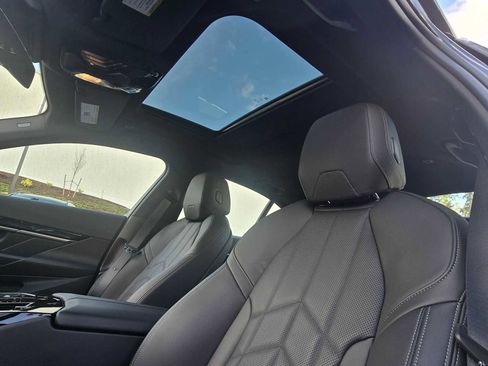 Used 2024 BMW i5 eDrive40i w/ Convenience Package image 24