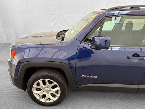 Used 2017 Jeep Renegade Latitude w/ Cold Weather Group AWD/4WD image 3