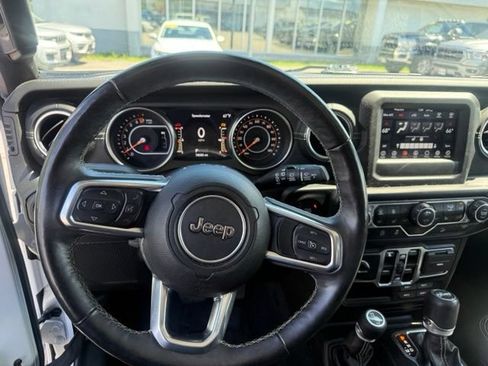 Used 2019 Jeep Wrangler Unlimited Sahara w/ LED Lighting Group AWD/4WD image 31