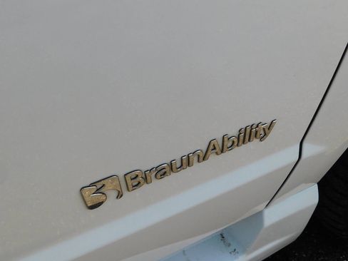 Used 2019 Dodge Grand Caravan SE image 17