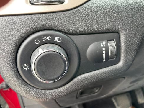 Used 2017 Jeep Cherokee Sport image 24