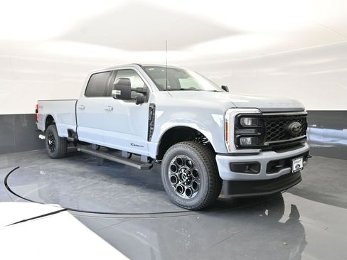 New 2026 Ford F350 Lariat w/ Black Appearance Package image 6