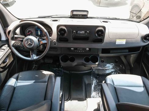 Used 2025 Mercedes-Benz Sprinter 2500 image 15