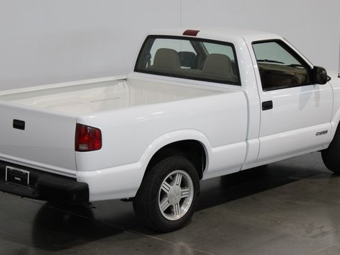 Used 1998 Chevrolet S10 Pickup 2WD Regular Cab image 18