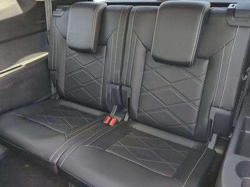Used 2024 Volkswagen Atlas SE FWD image 18