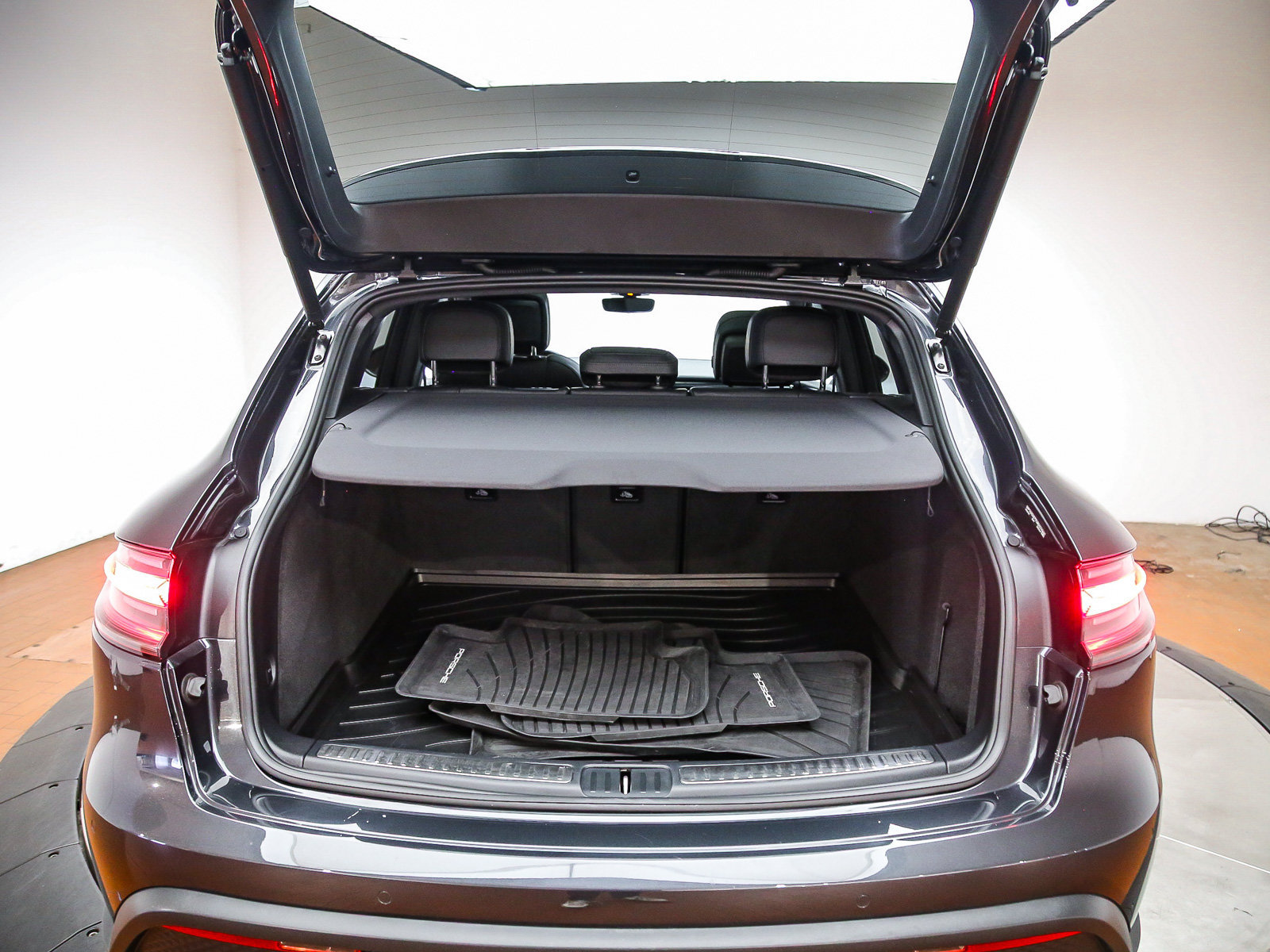Certified 2026 Porsche Macan AWD/4WD image 31